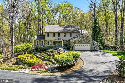 11643 Captain Rhett Ln, FAIRFAX STATION, VA, 22039-1235 | Card Image