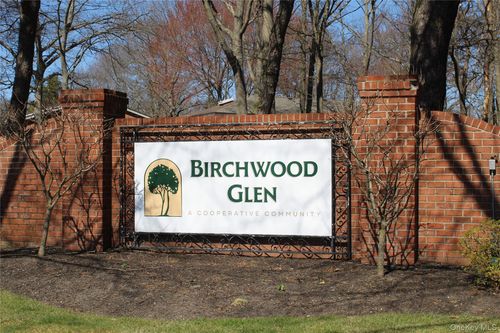 29-14 Glen Hollow Dr, Holtsville, NY, 11742-2437 | Card Image