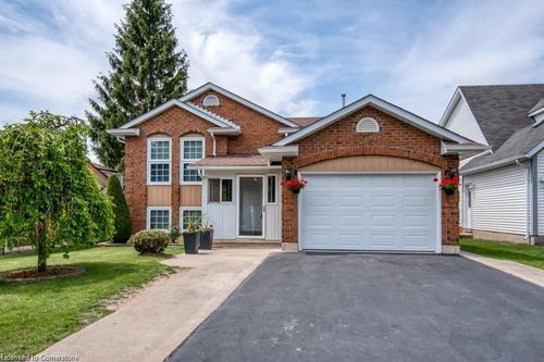 23 Westchester Dr, Kitchener, ON, N2B3T1 | Card Image
