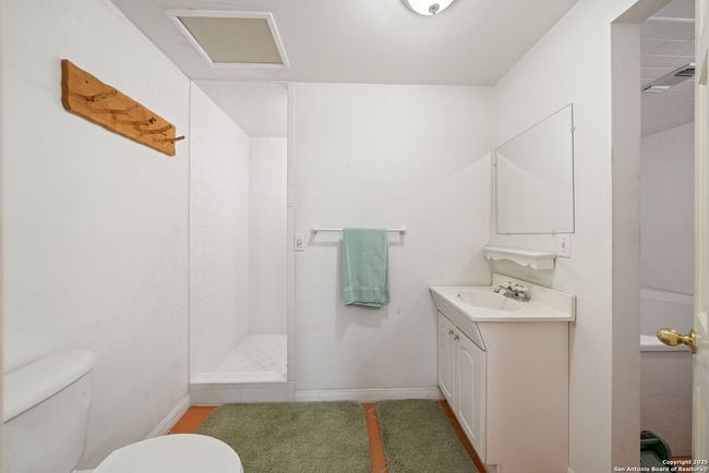 388 Oak Trl, House other with 3 bedrooms, 5 bathrooms and null parking in Pipe Creek TX | Image 30