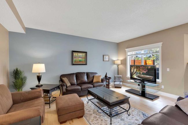 163 Strathridge Place Sw, Home with 3 bedrooms, 3 bathrooms and 4 parking in Calgary AB | Image 15