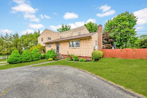 7 Oak St, Elmsford, NY, 10523-3723 | Card Image