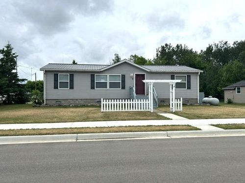 8 6th Ave Nw, Deer River, MN, 56636-8799 | Card Image