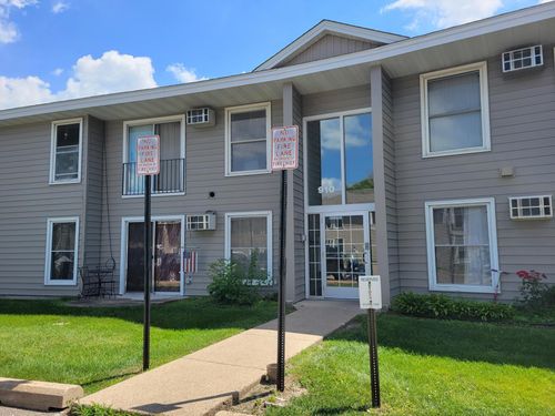 apt-4-910 6th St S, Hopkins, MN, 55343-7704 | Card Image
