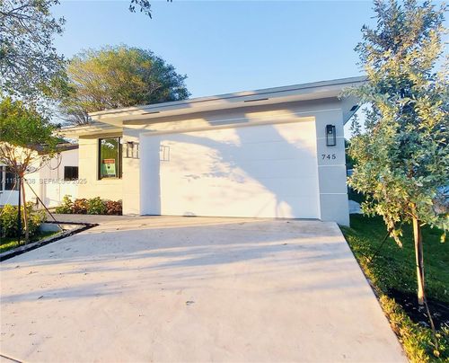 745 Ne 36th St, Oakland Park, FL, 33334-2859 | Card Image