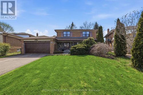 845 Saddle Crescent, Mississauga (Applewood), ON, L4Y2V9 | Card Image