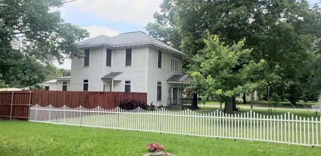 1302 S Crockett St, House other with 3 bedrooms, 3 bathrooms and null parking in Sherman TX | Image 4