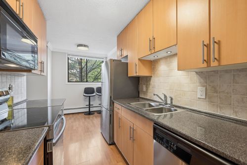 405-320 Royal Ave, New Westminster, BC, V3L5C6 | Card Image