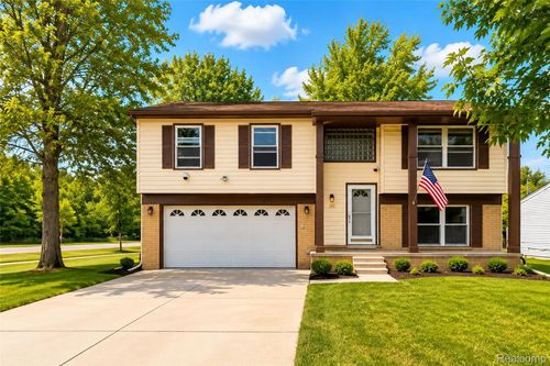 201 Charterhouse Dr, Canton, MI, 48188-1521 | Card Image