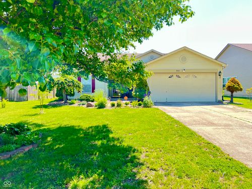 949 Runnymede Dr, Greenfield, IN, 46140-7181 | Card Image