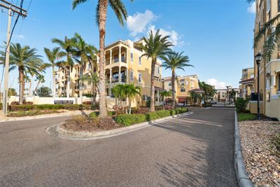 6422 Mayra Shores Lane, Townhouse with 4 bedrooms, 4 bathrooms and null parking in Apollo Beach FL | Image 2