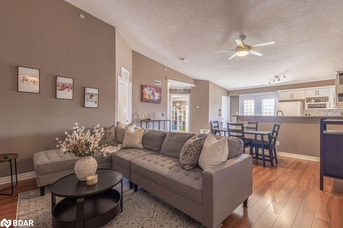 411-4003 Kilmer Dr, Burlington, ON, L7M4M1 | Card Image