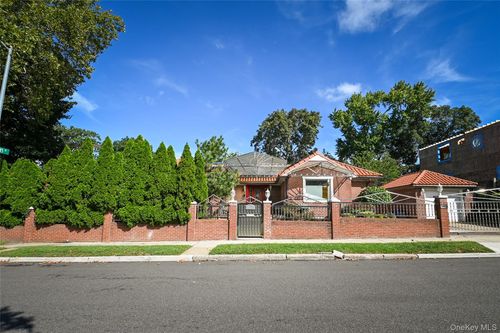 14527 13th Avenue, New York, NY, 11357 | Card Image