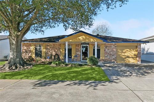 656 Grovewood Dr, Gretna, LA, 70056-7916 | Card Image