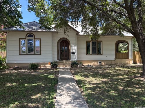 815 N Getty St, Uvalde, TX, 78801-4303 | Card Image