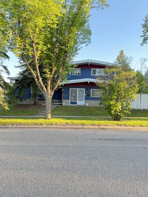 3631 Varsity Dr Nw, Calgary, AB, T2L1Z6 | Card Image