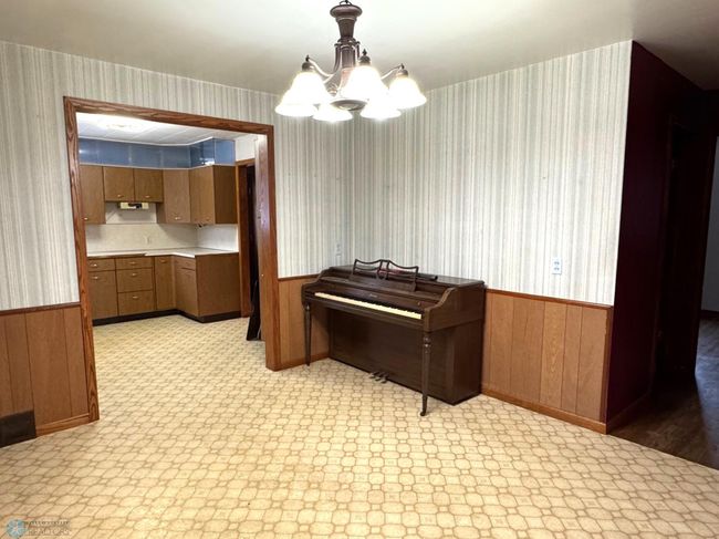 Spacious Dining Room | Image 5