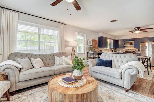 511 S Myrtle St, Georgetown, TX, 78626-5613 | Card Image