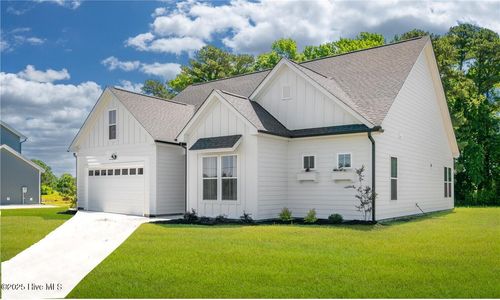 851 Fairway Rd, Ayden, NC, 28513-4204 | Card Image