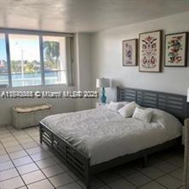 APT-305 - 5005 Collins Ave, Condo with 1 bedrooms, 2 bathrooms and null parking in Miami Beach FL | Image 5