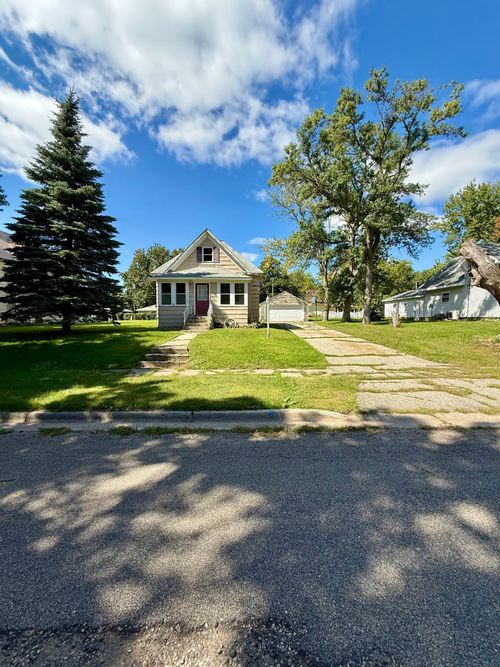 215 N Bruce St, Ivanhoe, MN, 56142-9789 | Card Image