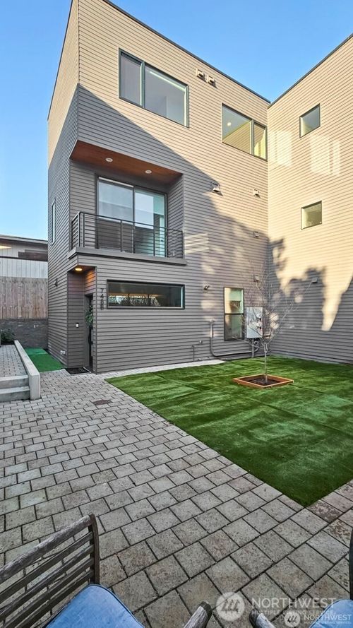 b-748 N 96th St, Seattle, WA, 98103-3117 | Card Image
