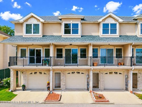 27 Crestwater Ct, Staten Island, NY, 10305-4300 | Card Image