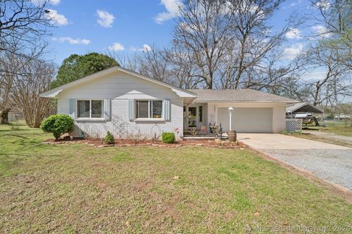 1501 N Fox St, Chouteau, OK, 74337-3601 | Card Image