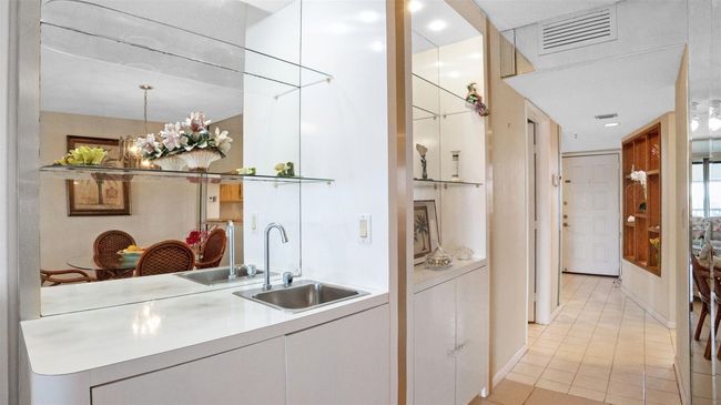 APT-808 - 2202 S Cypress Bend Dr, Condo with 2 bedrooms, 2 bathrooms and null parking in Pompano Beach FL | Image 9