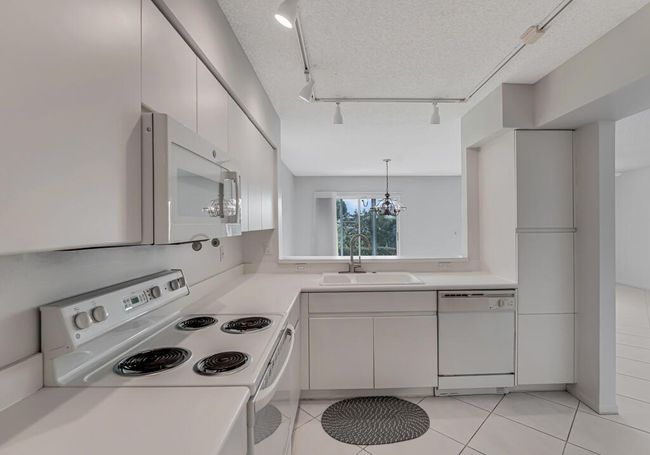 APT-101 - 7372 Lake Meadow Way, Condo with 3 bedrooms, 2 bathrooms and null parking in Boynton Beach FL | Image 13