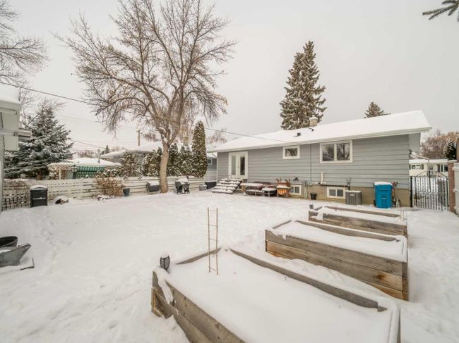 1806 14 Avenue S, Home with 4 bedrooms, 2 bathrooms and 3 parking in Lethbridge AB | Image 40