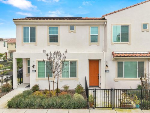 39102-5301 E Commerce Way, Sacramento, CA, 95835-3029 | Card Image