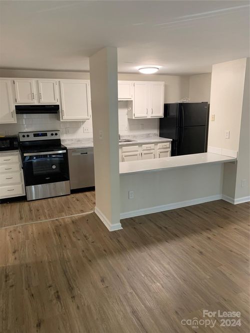 apt-e-9530 Shannon Green Dr, Charlotte, NC, 28213-2607 | Card Image