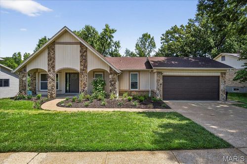 5123 Olde Silver Pl, Saint Louis, MO, 63128-2931 | Card Image