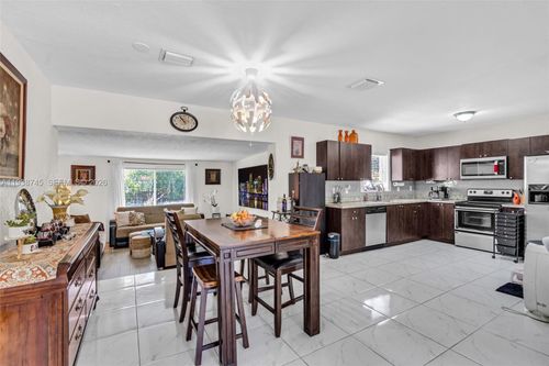 1522 Ne 148th St, Miami, FL, 33161-2635 | Card Image