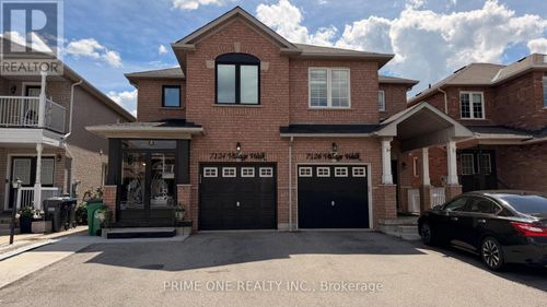 7124 Village Walk, Mississauga, ON, L5W1X4 | Card Image