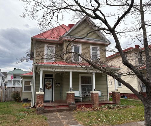 617 Commercial Ave, Clifton Forge, VA, 24422-1122 | Card Image