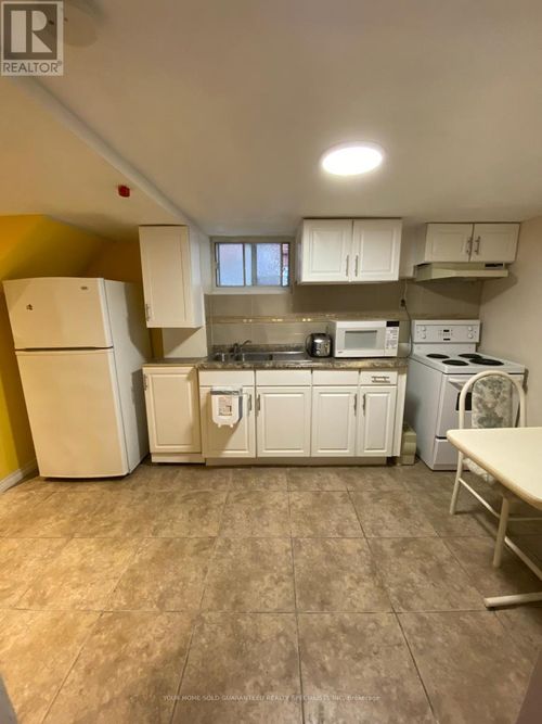 2518 Lake Shore Blvd W, Etobicoke, ON, M8V1E1 | Card Image