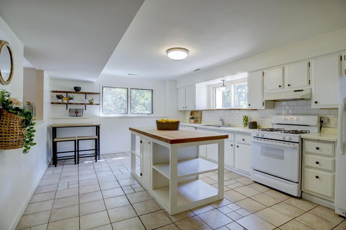 Brookwood Rd, Madison, WI 53711