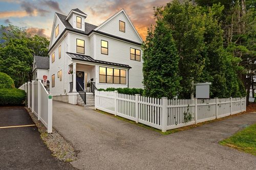 218-218 Hillside Ave, Needham, MA, 02494-1301 | Card Image