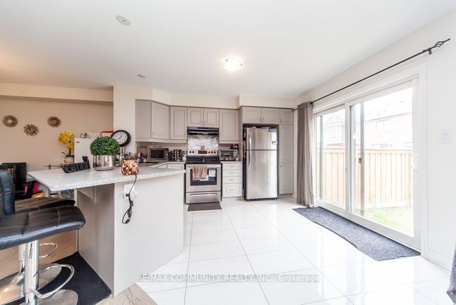 6 Westfield Dr, House attached with 3 bedrooms, 3 bathrooms and 1 parking in Whitby ON | Image 17