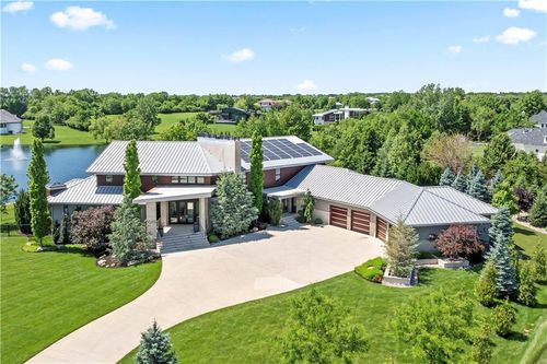 10712 165th St, Overland Park, KS, 66221-5556 | Card Image