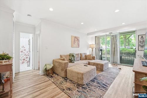 456 River Rd, Nutley, NJ, 07110-3622 | Card Image