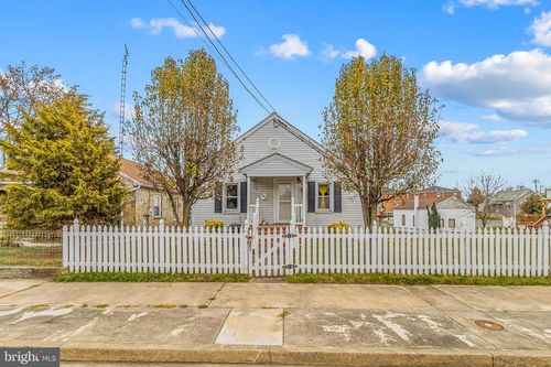 1006 Virginia Ave, MARTINSBURG, WV, 25401-1740 | Card Image