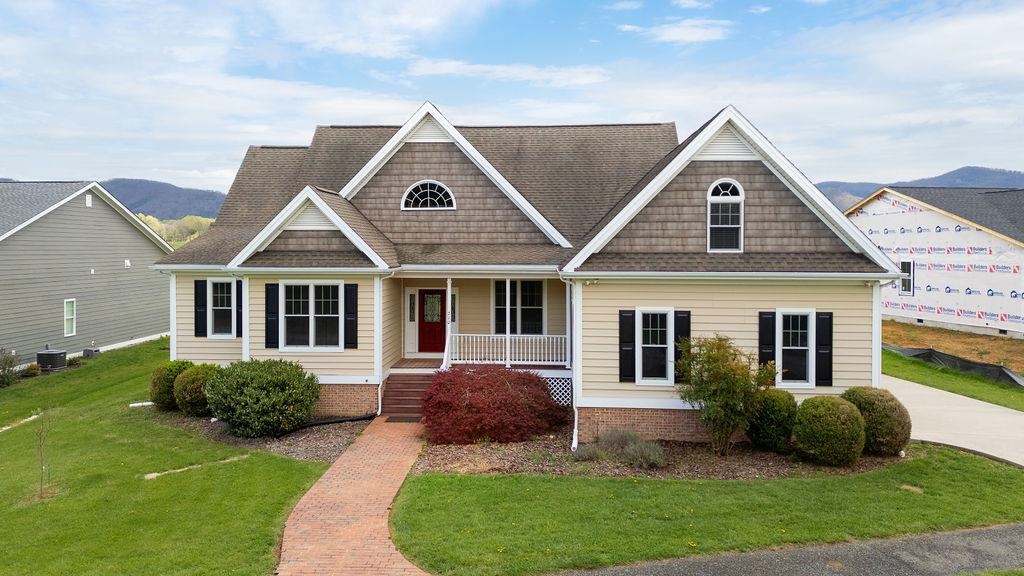 Vista Links Dr, Buena Vista, VA 24416