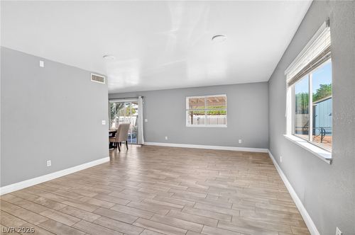 7520 Bowles Dr, Las Vegas, NV, 89130-1068 | Card Image