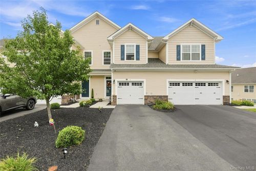 4 Woodrose Ct, Middletown, NY, 10940-1610 | Card Image