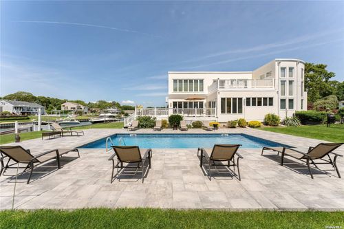 45 Romana Dr, Hampton Bays, NY, 11946-3718 | Card Image