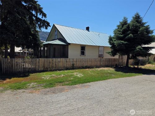 322 14th Ave, Oroville, WA, 98844-9212 | Card Image