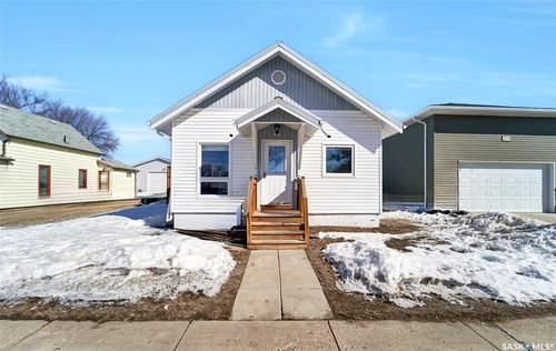 207 5th Ave E, Biggar, SK, S0K0M0 | Card Image